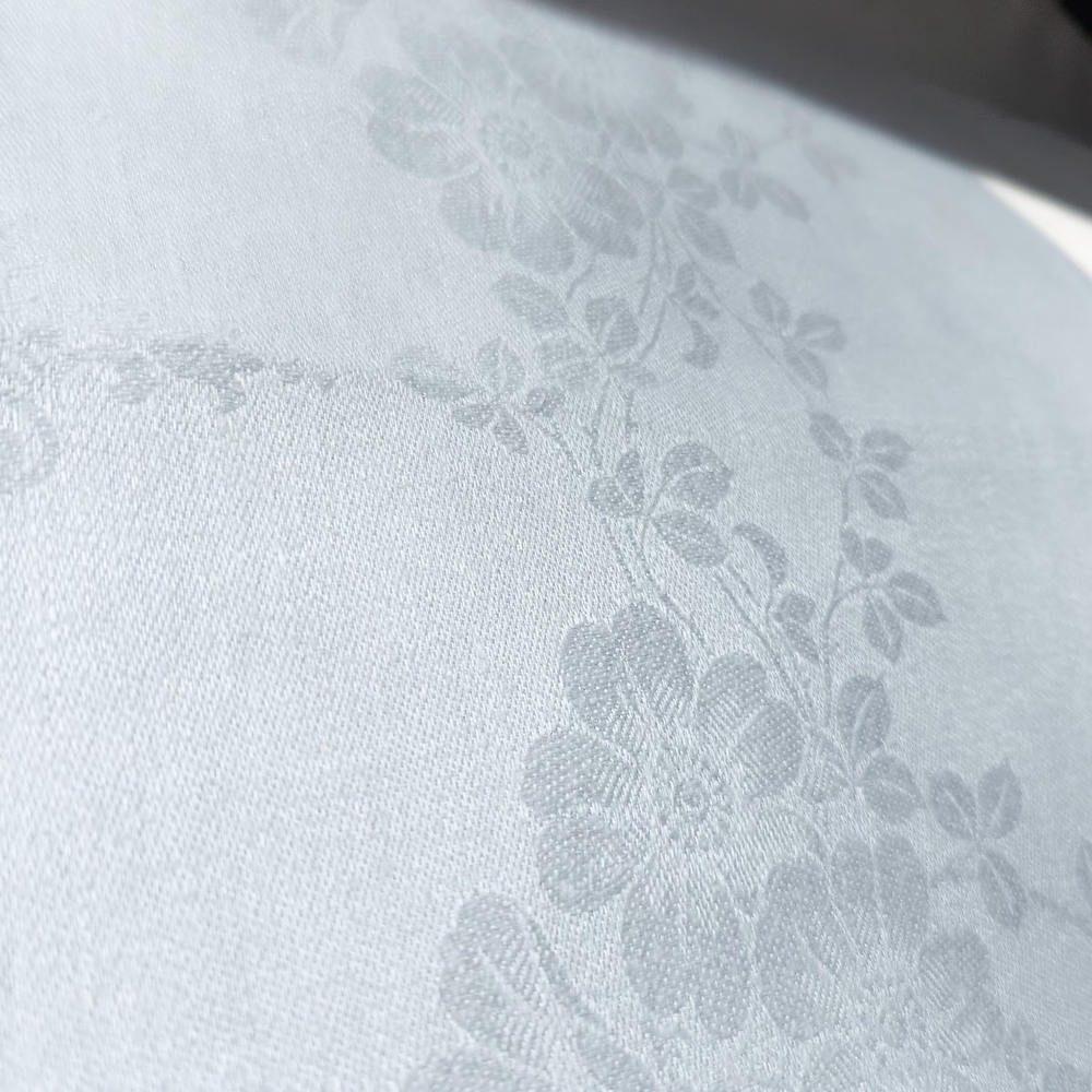 PAIR OF XL VINTAGE DAISY DAMASK NAPKINS